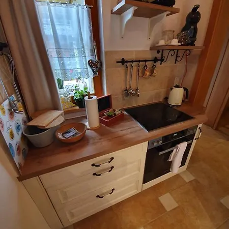 Emilia هالشتات