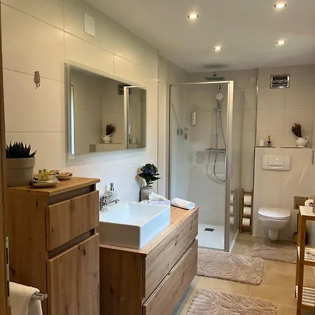 Emilia هالشتات